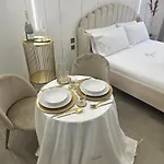 Moon Greeting - Design Dream's Maison d'hôtes