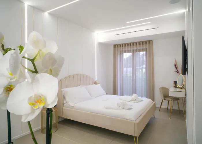 Konukevi Moon Greeting - Design Dream's 3*