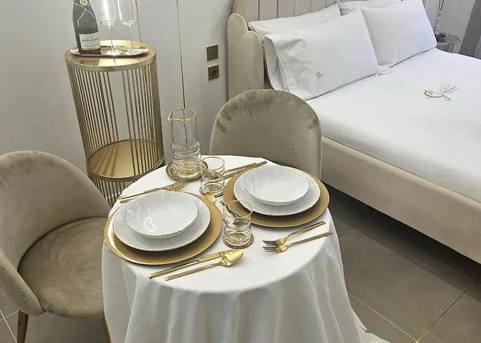 Moon Greeting - Design Dream's Guest house